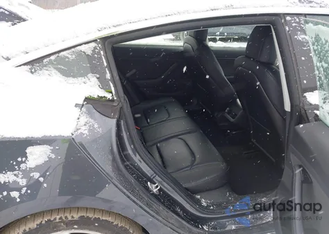 2018 Tesla Model 3 Long Range/Mid Range z USA, uszkodzony, nr VIN 5YJ3E1EA5JF017580